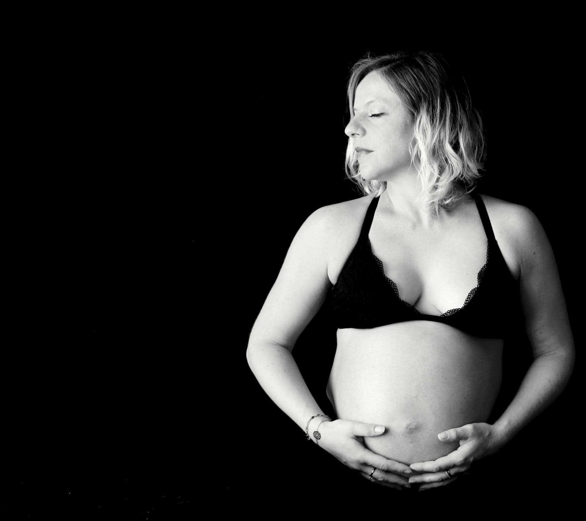 Séance photo grossesse en studio